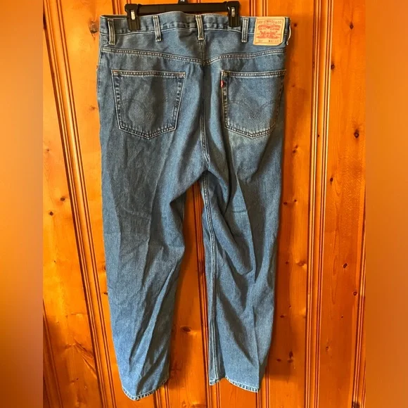 Size W42 L32 Men’s Relaxed Fit 550 Levi Jeans Worn  just a few times!!! - Picture 2 of 8